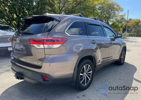 2017 Toyota Highlander Xle from USA, damaged, VIN 5TDJZRFH4HS367780
